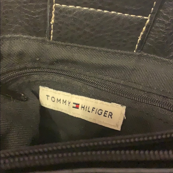 Tommy Hilfiger purse - Picture 2 of 6